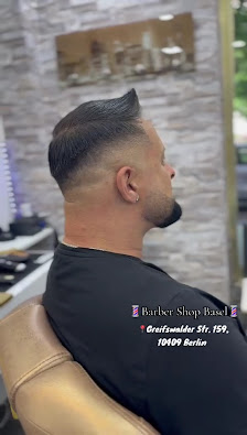Moderner Fade-Haarschnitt im Salon